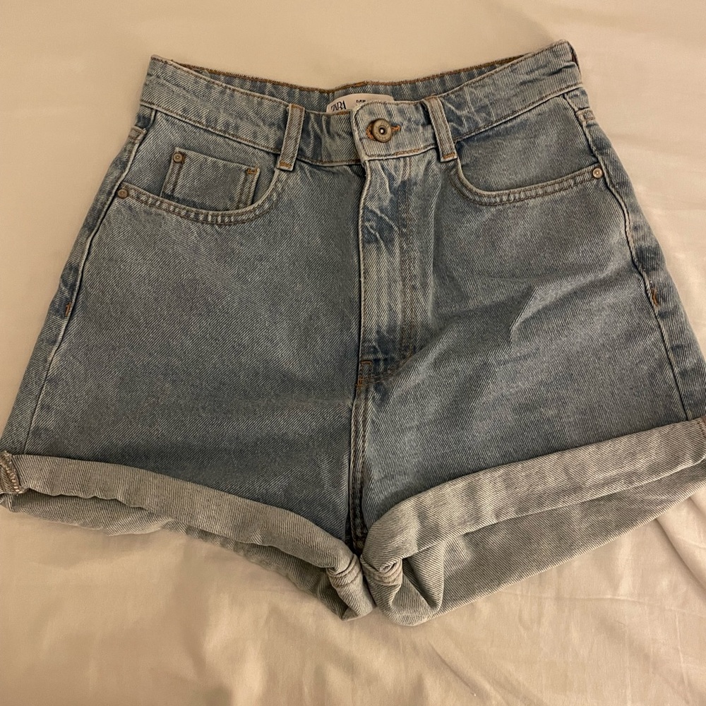 NWOT Zara High Rise Jean Shorts ( Sz 6)